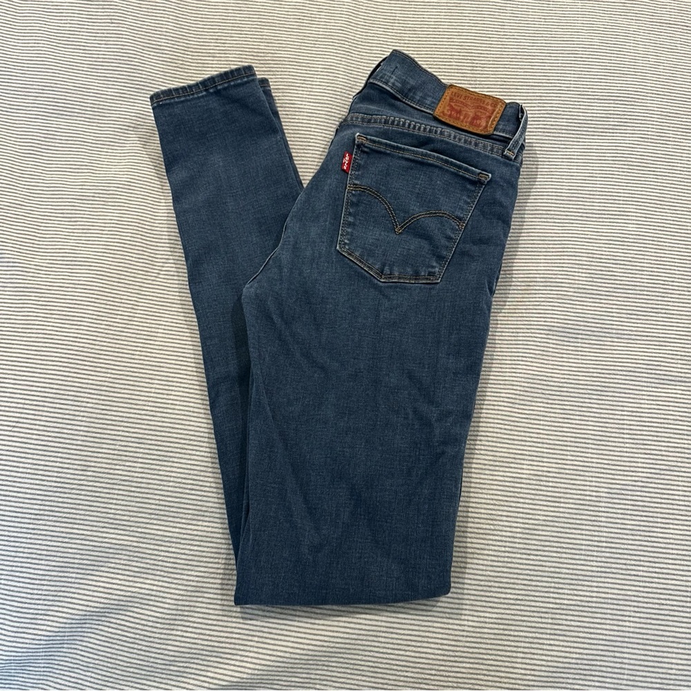 EUC Levi’s 710 super skinny jeans